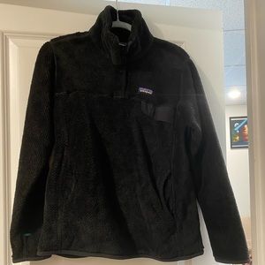 Black, fleece Patagonia quarter button sweater